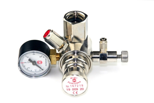 Hiwi Druckminderer CO2 Mehrweg fest verbauter Adapter z.B. f&uuml;r Sodastream Zylinder o.a. 1 Manometer